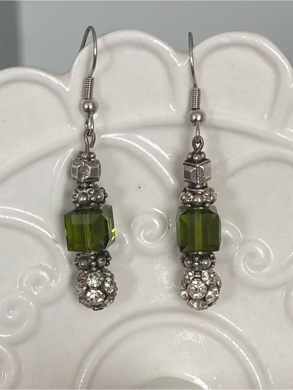 Vintage  crystal breads earrings